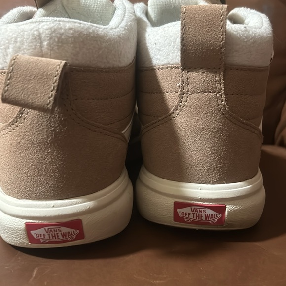 Vans - Picture 4 of 7